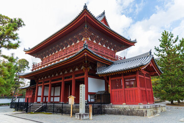 Obraz premium 日本の風景・秋 京都 紅葉の妙心寺 三門