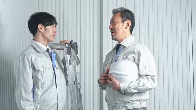 男性作業員のグループ。建設、工事、修理、業者、エンジニア、安全、人材、仕事、産業、チームワーク、仕事