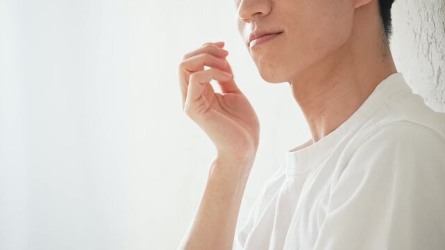 男性の美容イメージ。メンズ、スキンケア、脱毛、コスメ、化粧品、美肌、美白、ひげ、エステ、サロン、若い