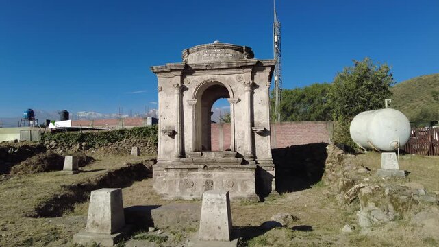 Mausoleno antiguo en ruinas en Pocsi Arequipa