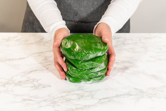Vibrant Green Gingerbread Cookies for Festive Baking