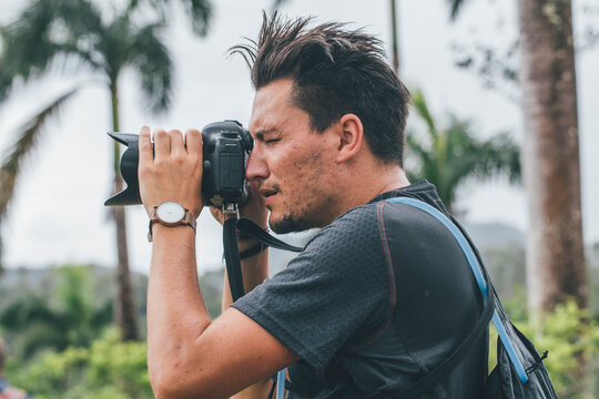 Cuba, Alejaandro de Humboldt National Park, Young photographer taking pictures