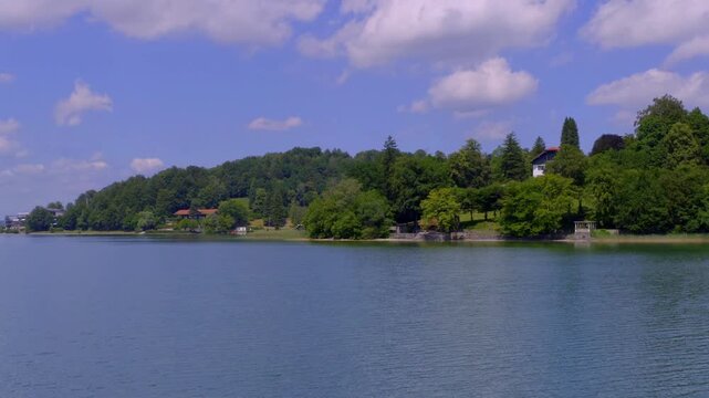 Blick auf das Ufer am Kochelsee, Alpenvorland, Blaues Land, Kochel, Oberbayern, Bayern, Deutschland
