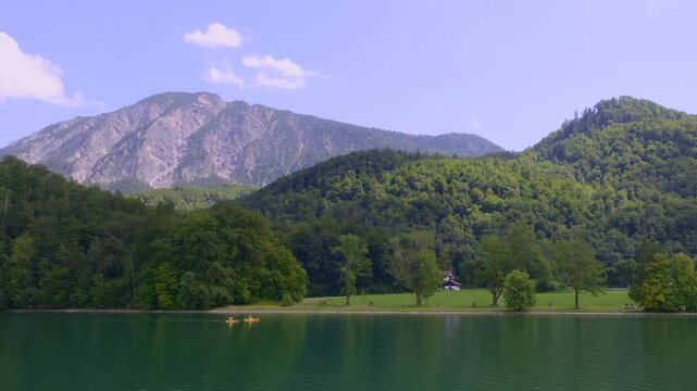 Blick auf das Ufer am Kochelsee, Alpenvorland, Blaues Land, Kochel, Oberbayern, Bayern, Deutschland