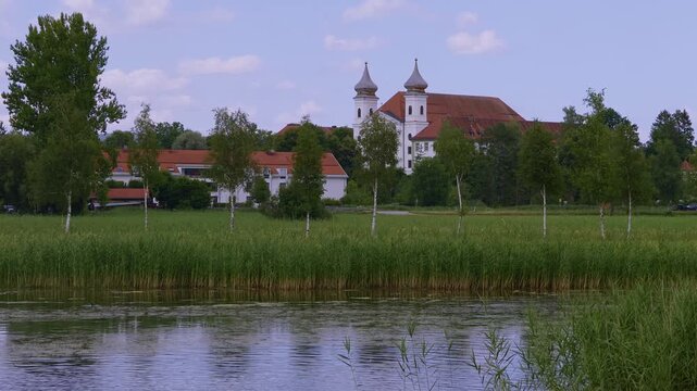 Schlehdorf am Kochelsee, Kloster Schlehdorf, Alpenvorland, Blaues Land, Kochel, Oberbayern, Bayern, Deutschland
