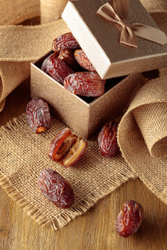 Dates fruits in gift box.
