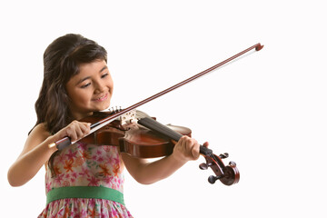 Girl playing the violin © IndiaPix