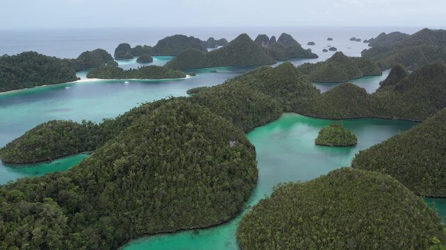 landscape, view, cloud, panorama, travel, summer, nature, sky, sea, raja ampat, papua, forest, green, bandaneira, mountain, grass, clouds, mountains, rural, tree, countryside, autumn, horizon, sun, su