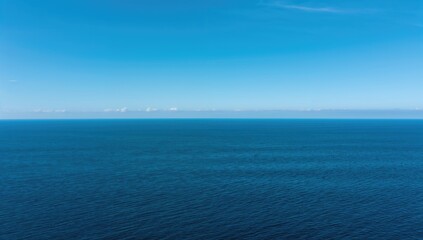 Fototapeta premium Calm Ocean Horizon Under Clear Blue Sky in Bright Daylight