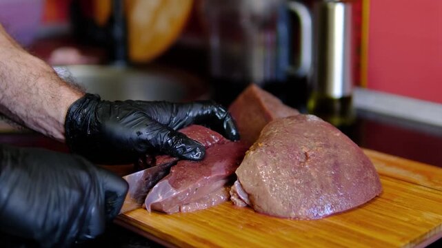 Complete step by step recipe for pan fried beef liver with onions and carrots, from slicing raw liver to frying, seasoning and serving homemade traditional meal