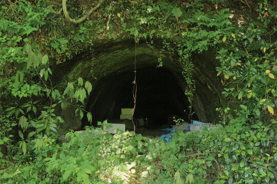 第146震洋隊基地跡に残る震洋格納庫だった洞窟（日本宮城県東松島市）