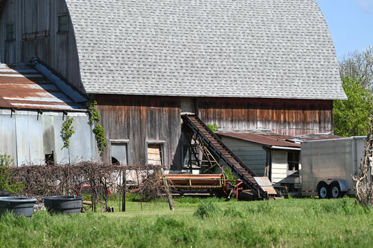 Abandoned Old Barn