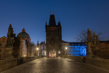 Obraz premium Ancient Charles bridge in Prague Czech capital at blue hour