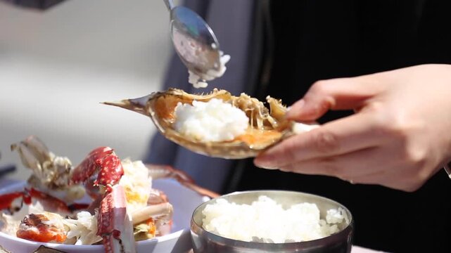 Korea blue crab cuisine soy sauce marinated ganjang gejang steamed soup rice gastronomy k food 꽃게 요리 꽃게간장게장 간장꽃게장 게장 꽃게찜 꽃게탕 꽃게등딱지비빔밥 한식 미식 식재료 수산물