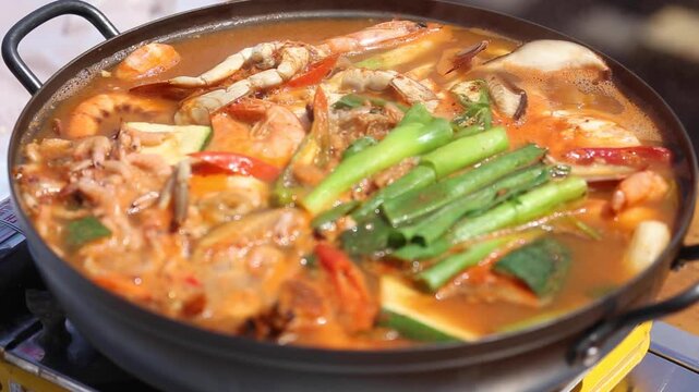 Korea blue crab cuisine soy sauce marinated ganjang gejang steamed soup rice gastronomy k food 꽃게 요리 꽃게간장게장 간장꽃게장 게장 꽃게찜 꽃게탕 꽃게등딱지비빔밥 한식 미식 식재료 수산물