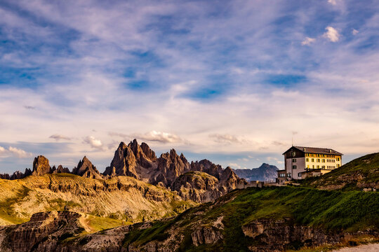 Cadini di Misurina widoczne od strony Tre Cime di Lavaredo, Dolomity