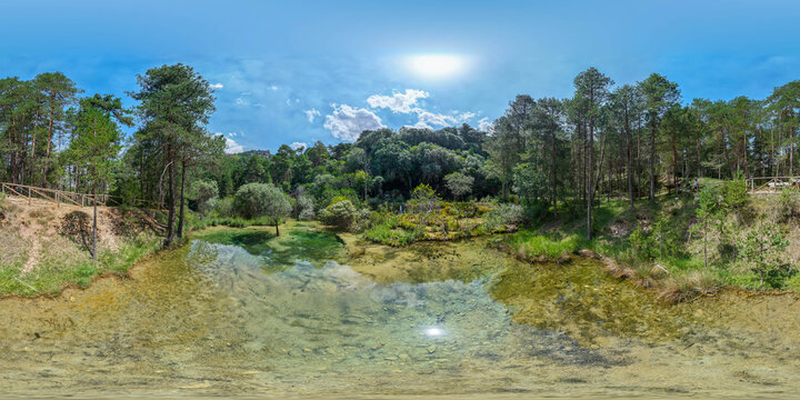 Panor&aacute;mica del Nacimiento del R&iacute;o Curvo en Cuenca , Reserva natural boscosa, conocida por las pintorescas cascadas del nacimiento del r&iacute;o Cuervo. En Vega del Codorno.
