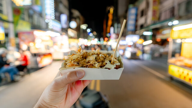 Experiencing street food at Liuhe Night Market