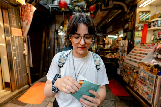 Taro dorayaki enjoyment on Jiufen Old Street