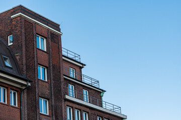 Fototapeta premium Golden Sunset Reflection in Window of Historic Red Brick Facade