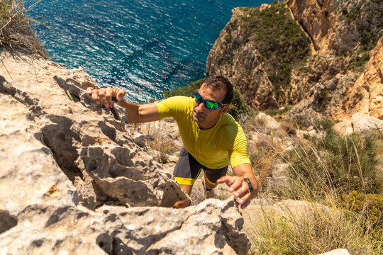 Trail runner conquers rugged coastal terrain