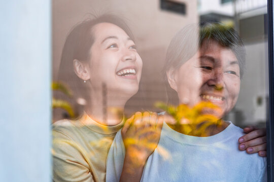 Heartwarming moment between mother and daughter