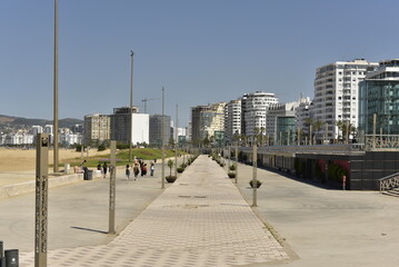 L'allée inférieure de la Corniche à Tanger au Maroc  © Photocolorsteph