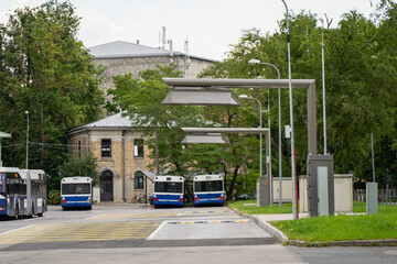 Naklejka premium Automated top-down electric vehicle charging infrastructure at a city public transport hub symbolizing green energy transit investment