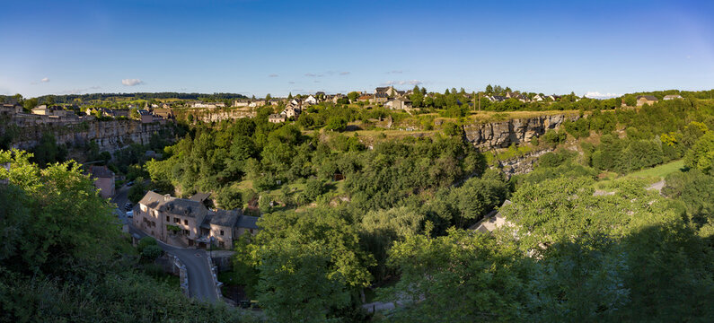 Bozouls, is a commune in the southern French department of Aveyron, Occitanie, Europe. It sits on the edge of a gorge created by the river Dourdou de Conques, wonderful natural curiosity.