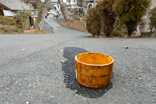 日本の祭り宮城の来訪神行事米川の水かぶりの水桶