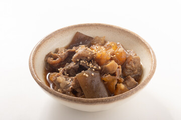 牛すじ煮込み（牛すじ　アキレス　センマイ　こんにゃく） © UMI