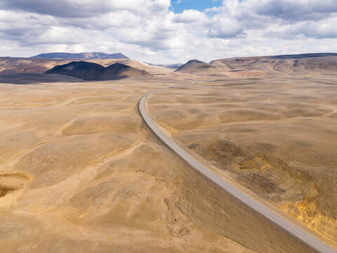 Aerial view shows Route 1 crossing the barren M��rudals�r�fi desert