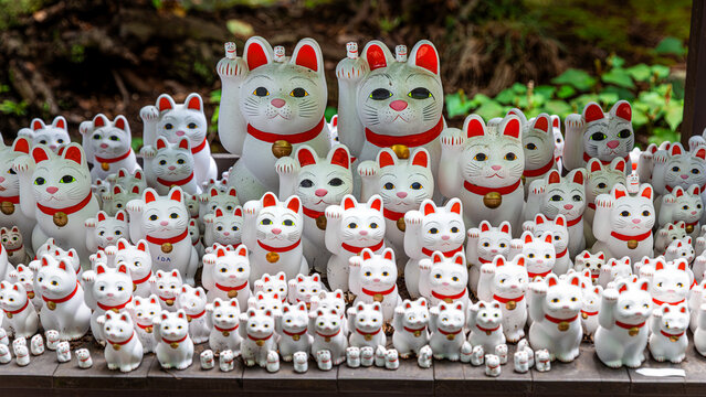 Many maneki neko beckoning cats at gotokuji temple
