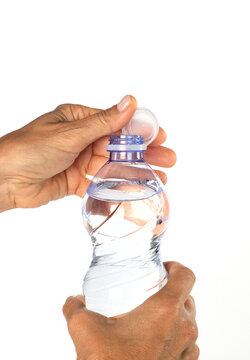 Acqua, bottiglia, svitare, tappo con mani