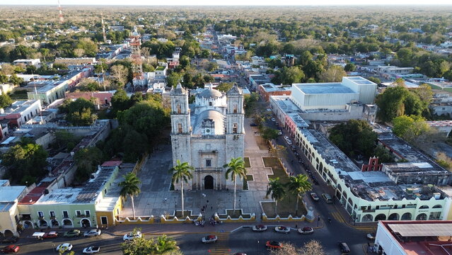 Cinematic view of the historic San Servacio Church and colonial architecture in the central plaza of Valladolid, Mexico
