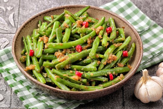 Tumis Buncis Bawang Putih. Sauteed Baby green Beans with Garlic