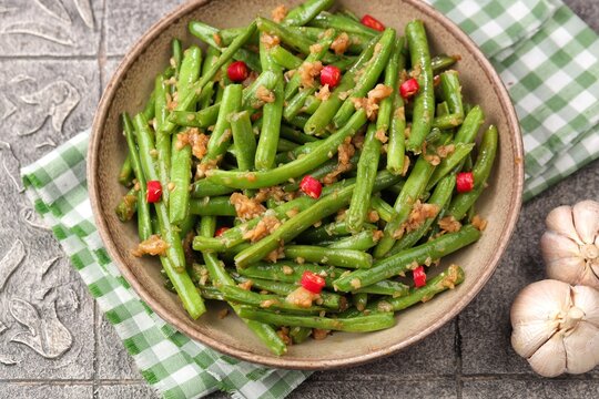 Tumis Buncis Bawang Putih. Sauteed Baby green Beans with Garlic