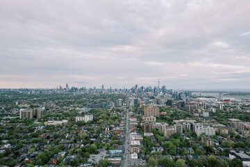 Naklejka premium Toronto city skyline with CN Tower under cloudy sky