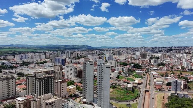 Imagens A&eacute;reas de Drone da Avenida F&aacute;tima Porto, Patos de Minas, Brasil