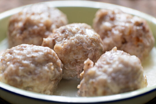 chinese steamed pork meatballs