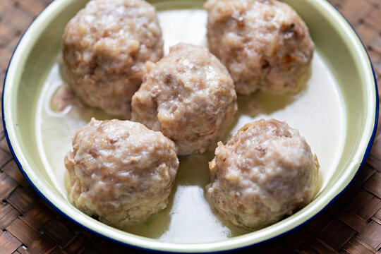 chinese steamed pork meatballs