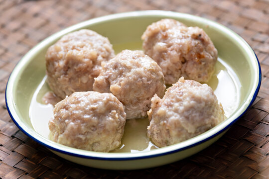 chinese steamed pork meatballs
