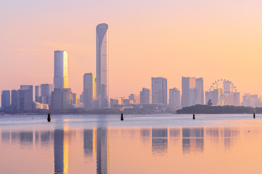 Twilight skyline view of Jinji Lake in Suzhou, Jiangsu Province, China, featuring the "Three Pools Mirroring the Moon" scenery.