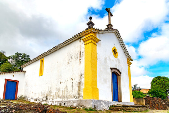 Small historic colonial-style chapel with a simple fa&ccedil;ade in the Ouro Preto district of Minas Gerais.