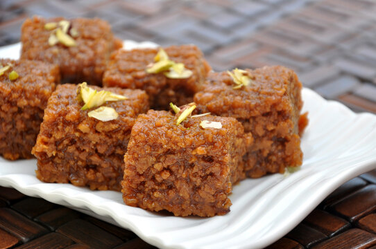 Habshi Halwa is a delicious dessert prepared by pure Desi Ghee, pure milk and sugar.