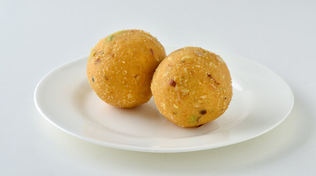 Laddu Besun or Moti Choor Laddoo