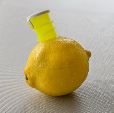 Ustensile pour obtenir du jus de citron