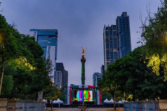 Twilight Landmark: Dusk View of the Angel of Independence Monument and Modern Skyscrapers along Paseo de la Reforma, Mexico City