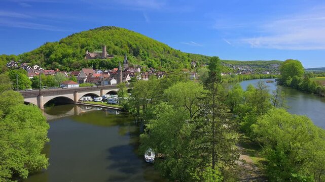 Ein historische Stadt mit einem beeindruckenden Schloss, Burgruine Scherenburg, Gem&uuml;nden am Main, Landkreis Main-Spessart, Spessart, Mainfranken, Unterfranken, Bayern, Deutschland