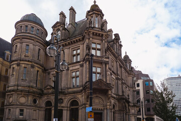 Obraz premium Birmingham, England - September 10, 2025: Ornate Victorian architecture decorating the exterior of a historic building in Birmingham city centre. Editorial use only. 